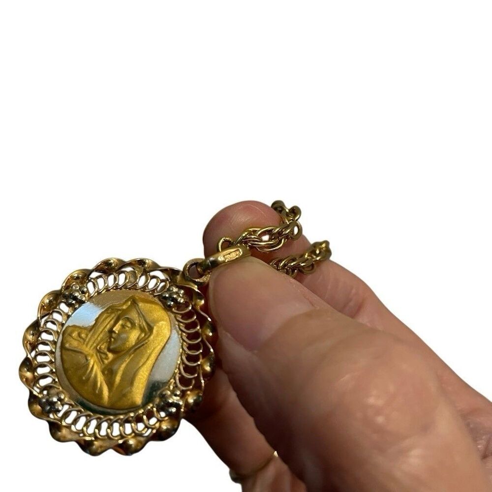 Vintage 18K 750 Gold Virgin Mary Madonna Pendant Charm Italy with Chain & Box 5g - Picture 3 of 14
